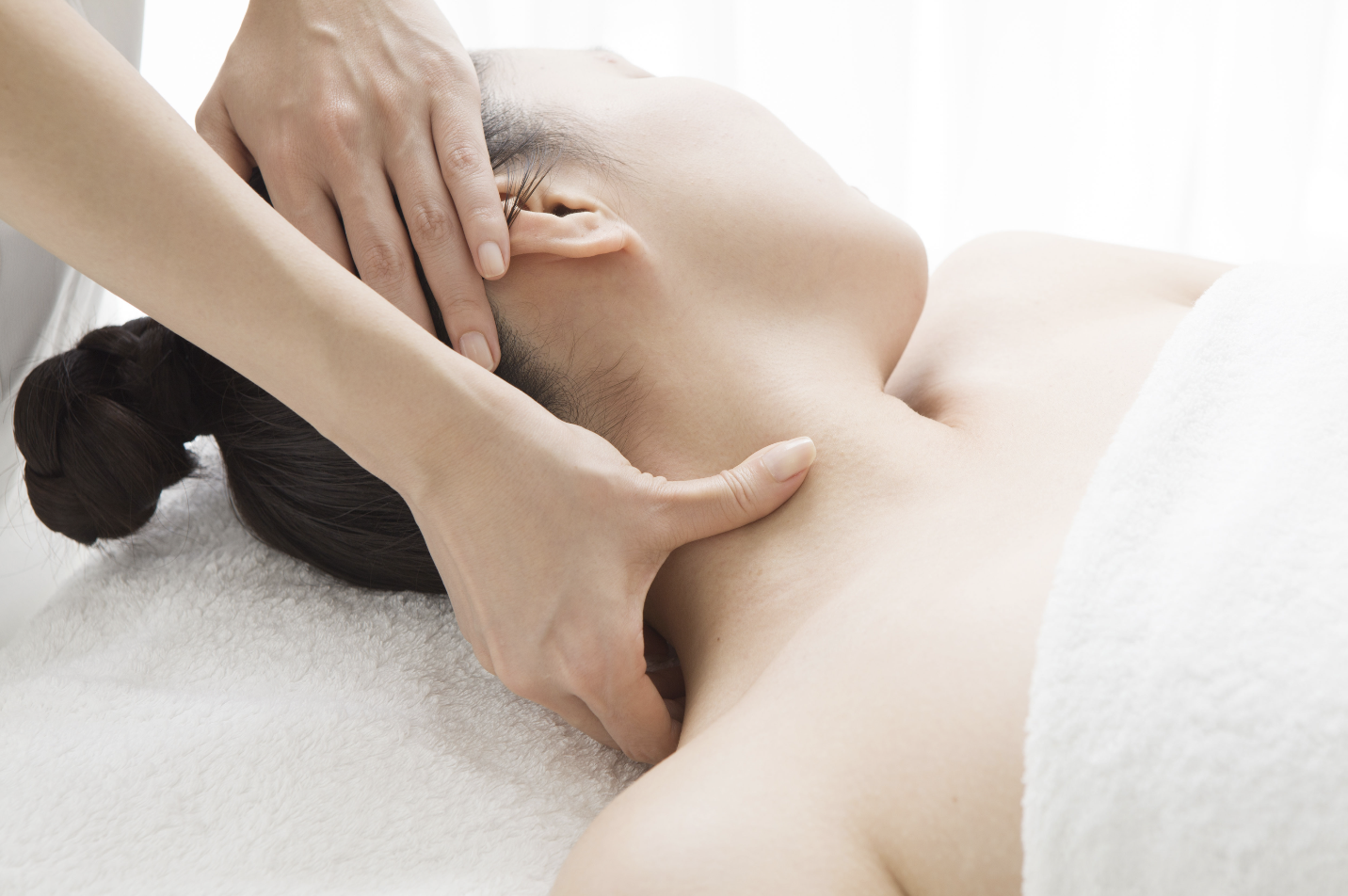 Benefits of Deep Tissue Massage for Upper Back Pain - One Body LDN